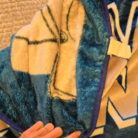 Dallas Cowboys Throw Blanket - Picture 6 of 6